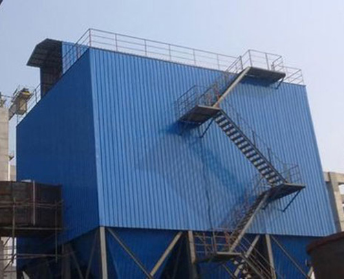 What should be done when using a bag filter in a humid environment